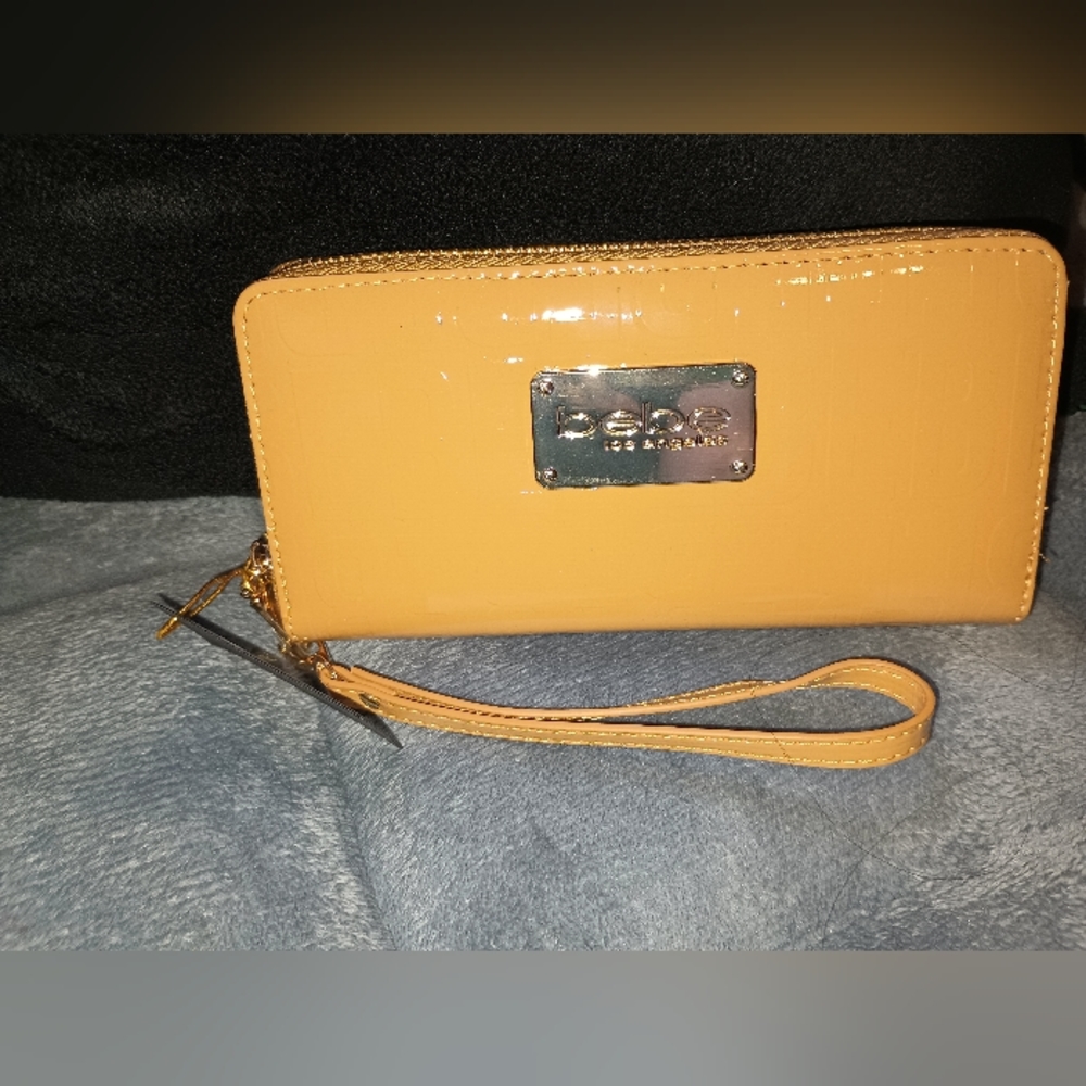 Camel bebe Alexandria Wristlet